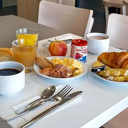 Hotel Marais Poitevin Est 2*